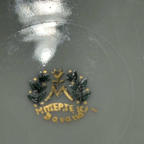 Small tea cup and saucer, no chips or cracks - Picture 2 of 3